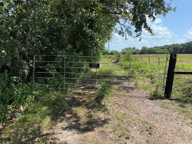 Gate to property | Image 8