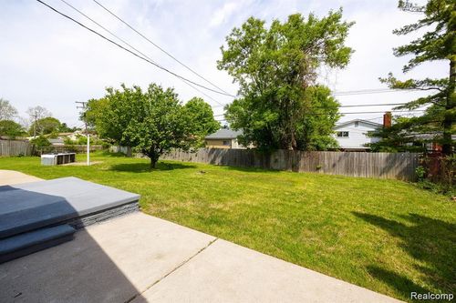 27272 Hopkins St, Inkster, MI, 48141-3168 | Card Image