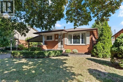 upper-37 Goldfinch Rd, Hamilton, ON, L9A3W8 | Card Image