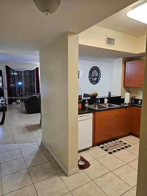apt-210a-8440 Sw 8th St, Miami, FL, 33144-4102 | Card Image