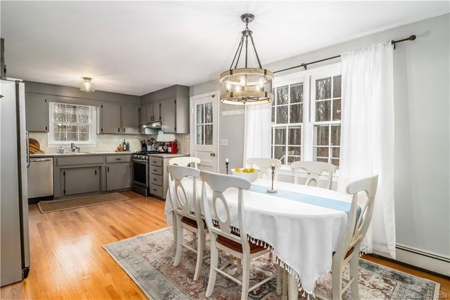 Eat-in Kitchen | Image 13