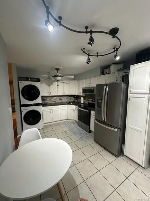 224-224 Farber Dr, West Babylon, NY, 11704-5143 | Card Image