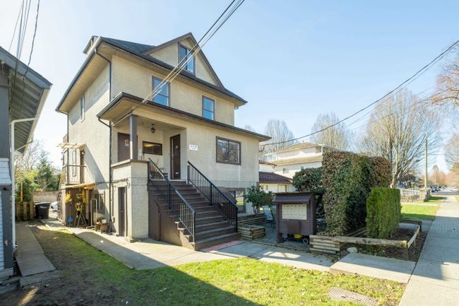 32 E 17 Th Avenue, House other with 7 bedrooms, 6 bathrooms and 5 parking in Vancouver BC | Image 2