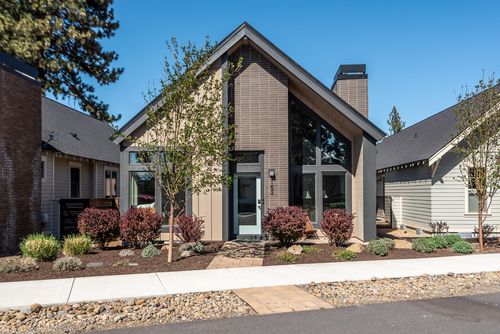 152 W Clearpine Dr, Sisters, OR, 97759-2724 | Card Image