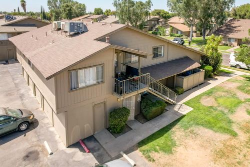 808 Green Way, Madera, CA, 93638-2916 | Card Image
