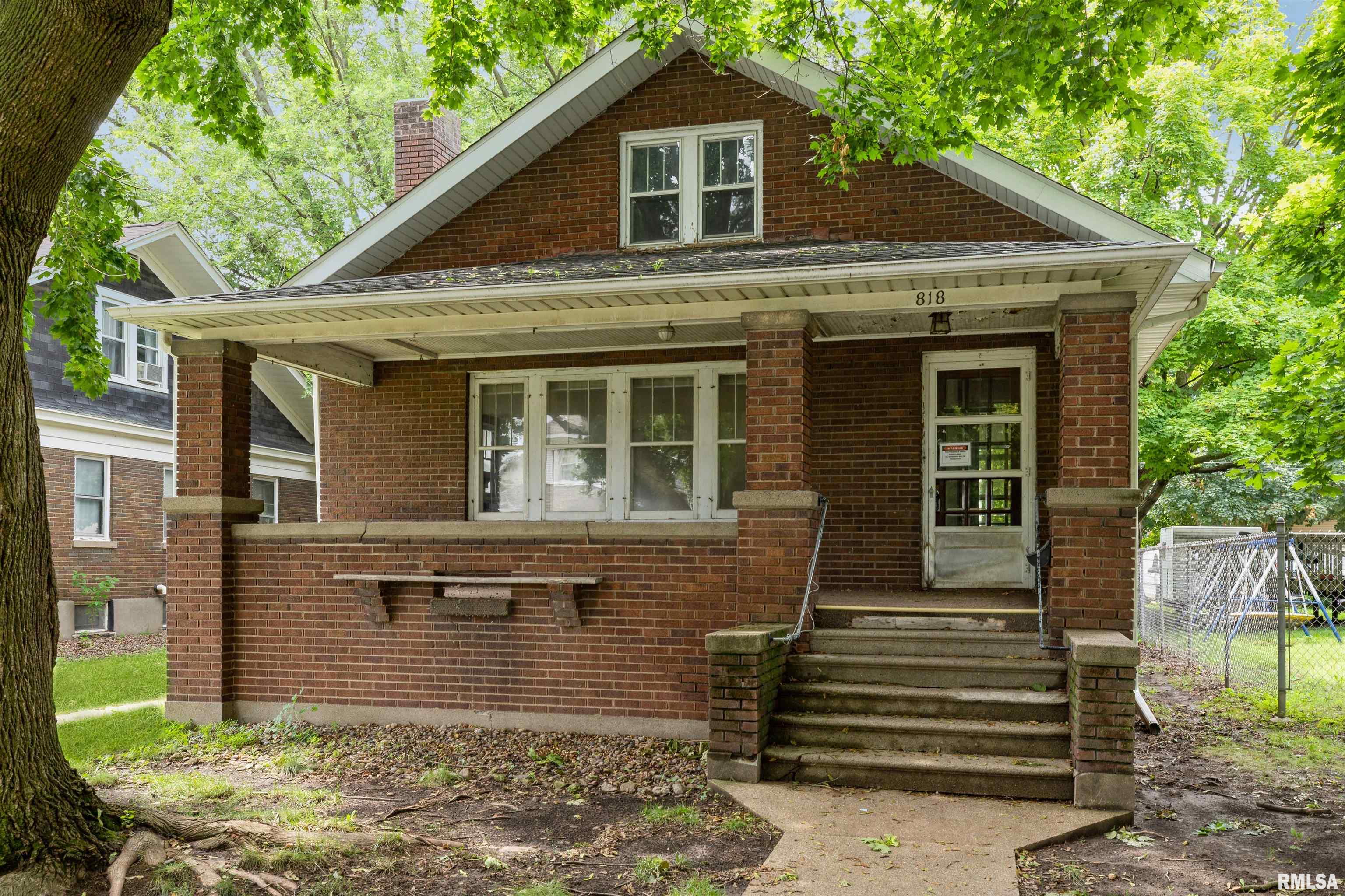 3rd St, Clinton, IA 52732
