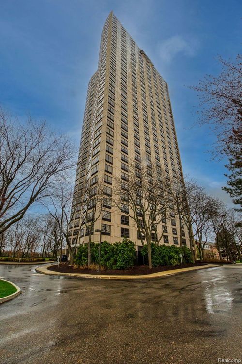 ste-2205-5000 Town Ctr, Southfield, MI, 48075-1116 | Card Image