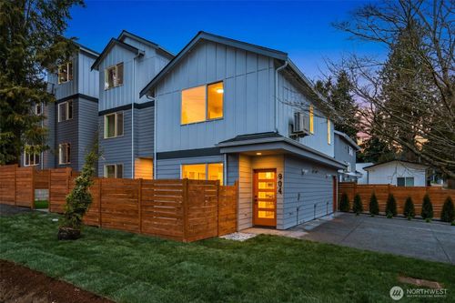 904 N 107th St, Seattle, WA, 98133-8871 | Card Image