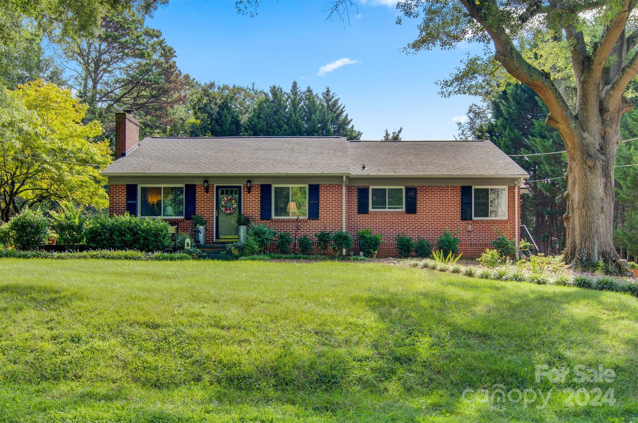 25th St, Hickory, NC 28601