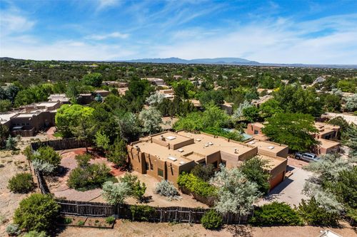 611 Caminito Del Donaldo, Santa Fe, NM, 87505-4915 | Card Image