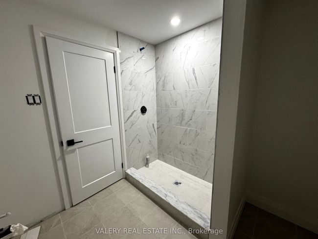 36 Cliff Thompson Crt, House other with 1 bedrooms, 1 bathrooms and 1 parking in Sutton West ON | Image 5