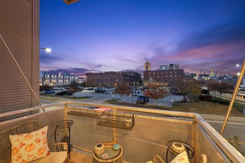 unit-210-400 Sw 7th St, Des Moines, IA, 50309-4639 | Card Image