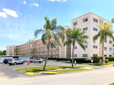 406 - 5623 80 Th Street N, Condo with 1 bedrooms, 1 bathrooms and null parking in Saint Petersburg FL | Image 1