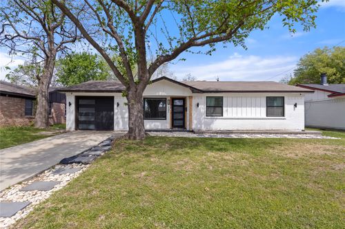 701 Milky Way, Garland, TX, 75040-5186 | Card Image