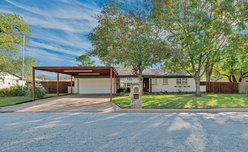 2105 Se 22nd Ave, Mineral Wells, TX, 76067-7639 | Card Image