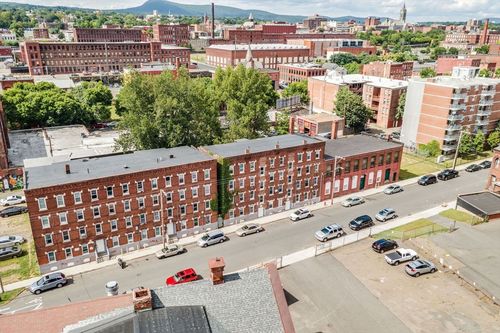 131-121 Clemente St, Holyoke, MA, 01040-5762 | Card Image