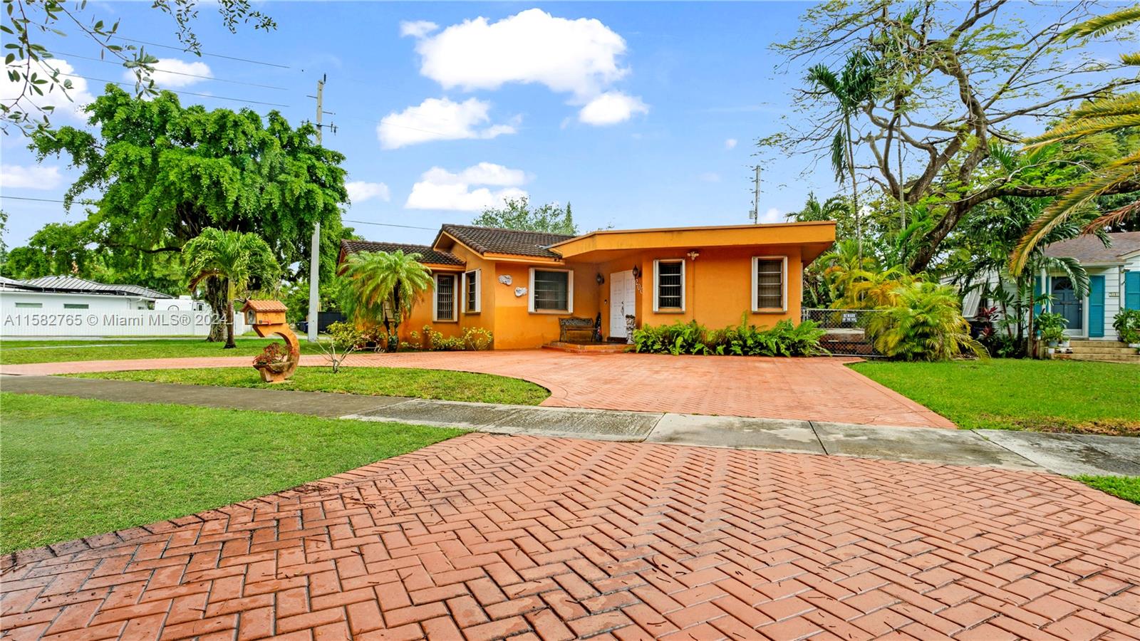 Melrose Dr, Miami Springs, FL 33166