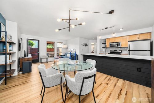 204-827 Hiawatha Pl S, Seattle, WA, 98144-2849 | Card Image