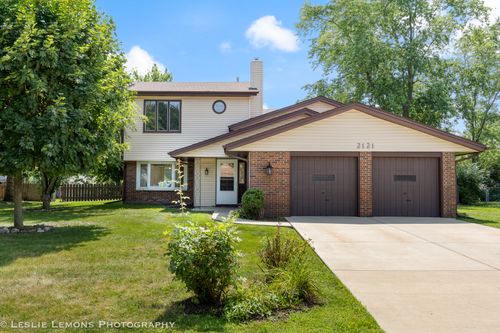 2121 W Weathersfield Way, Schaumburg, IL, 60193-1064 | Card Image