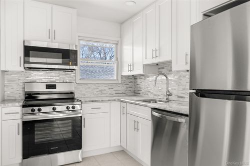 345 41st St, Copiague, NY, 11726-1103 | Card Image