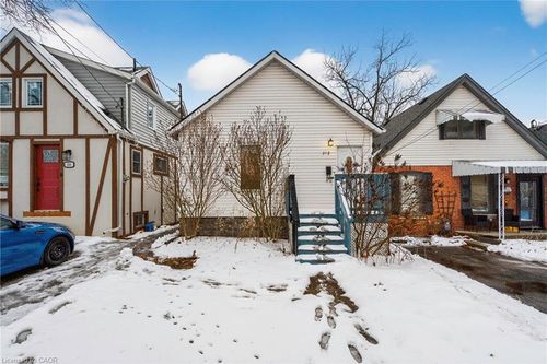 218 E 8th St, Hamilton, ON, L9A3L8 | Card Image