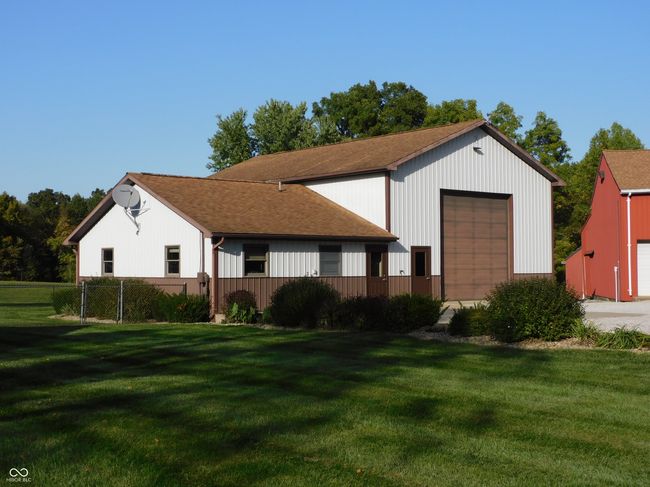 view of front facade featuring a front lawn | Image 5
