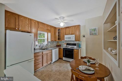 26 Kempton Rd, GLEN BURNIE, MD, 21060-8154 | Card Image