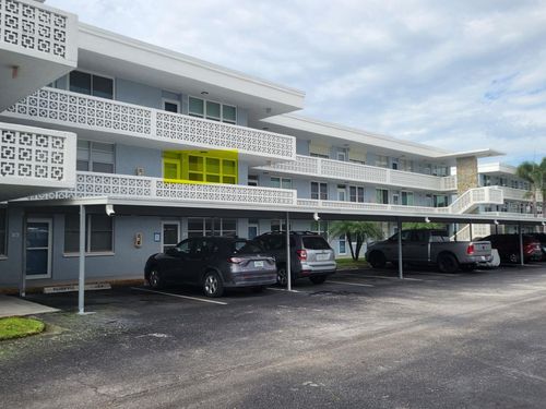 235-4880 Locust St Ne, ST PETERSBURG, FL, 33703-6435 | Card Image