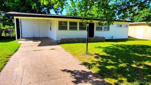 415 Sooner Rd, Bartlesville, OK, 74003-1526 | Card Image