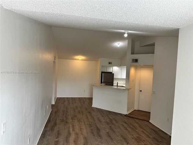 APT-2222 - 1401 Village Blvd, Condo with 2 bedrooms, 1 bathrooms and null parking in West Palm Beach FL | Image 6