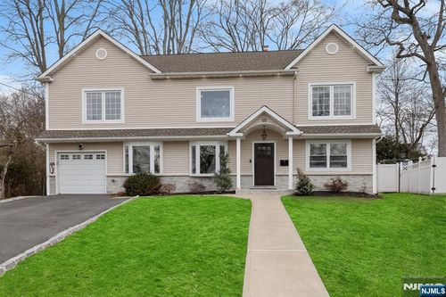 65 Clinton Park Dr, Bergenfield, NJ, 07621-2452 | Card Image