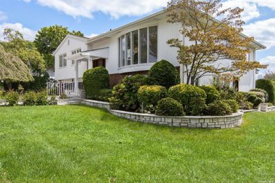 388 Old Courthouse Road, House other with 5 bedrooms, 3 bathrooms and null parking in Manhasset Hills NY | Image 3