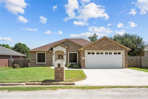 600 Olde Oaks Cir, Madisonville, TX, 77864-7537 | Card Image