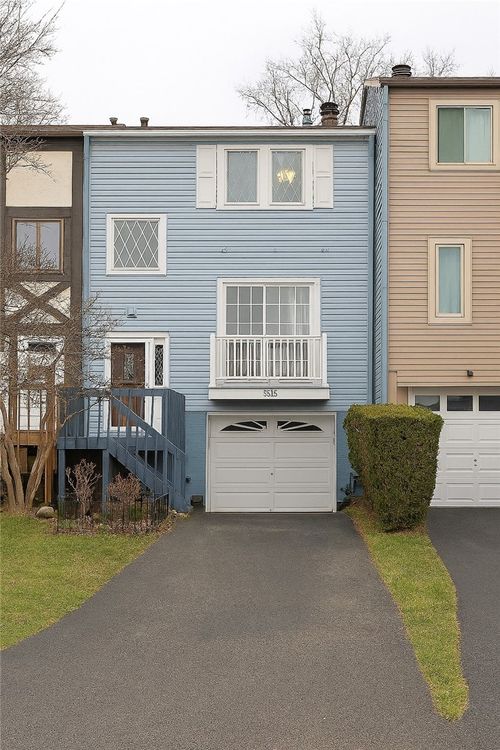 3195 Camberly Dr, Gibsonia, PA, 15044-8518 | Card Image