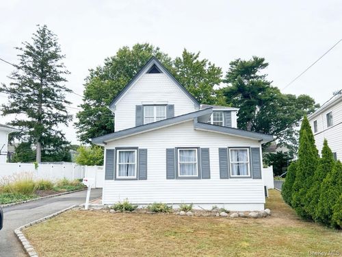 20 Walters Ave, Syosset, NY, 11791-3702 | Card Image