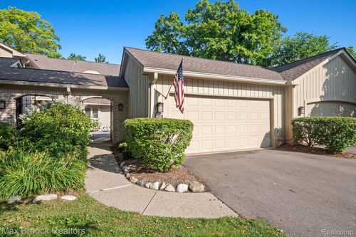 1125 Meadowglen Ct, Bloomfield Hills, MI, 48304-1532 | Card Image