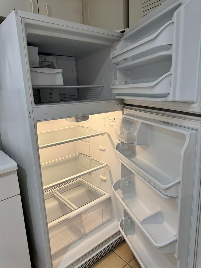 2017 REFRIGERATOR | Image 22