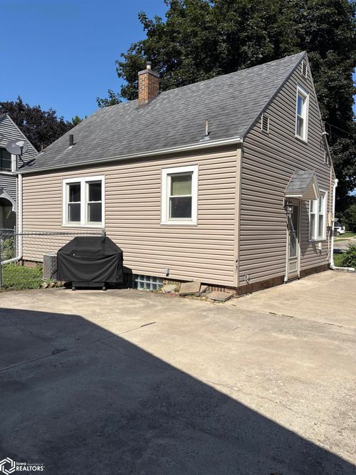 230 S Indiana Avenue, Mason City, IA, 50428 | Card Image