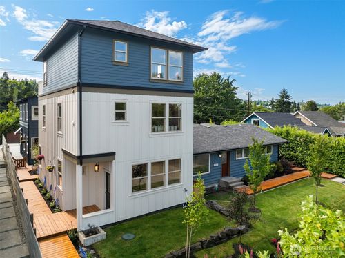 5037 25th Ave Sw, Seattle, WA, 98106-1371 | Card Image