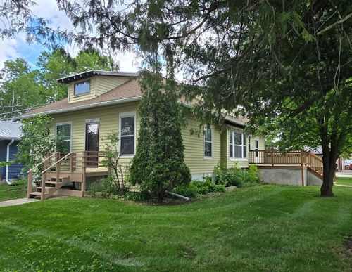 421 7th Ave Se, Pipestone, MN, 56164-2041 | Card Image