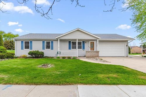 1015 Squire Lane, West Bend, WI, 53090 | Card Image