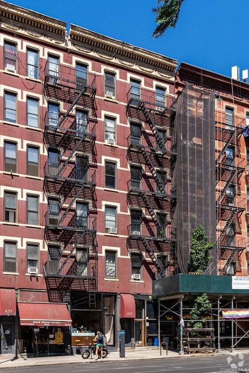 d-857 9th Ave, New York, NY, 10019-4446 | Card Image
