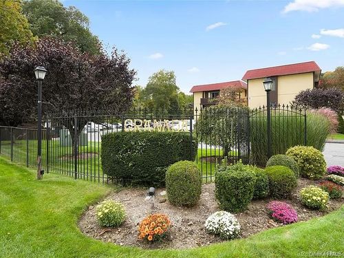 2-18 Granada Cres, White Plains, NY, 10603-1250 | Card Image