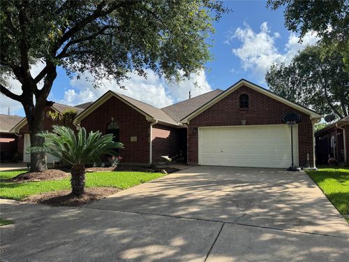 212 Live Oak Lane, Friendswood, TX, 77546 | Card Image