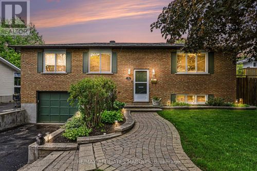 15 Pearl Street, Smiths Falls, ON, K7A5G2 | Card Image