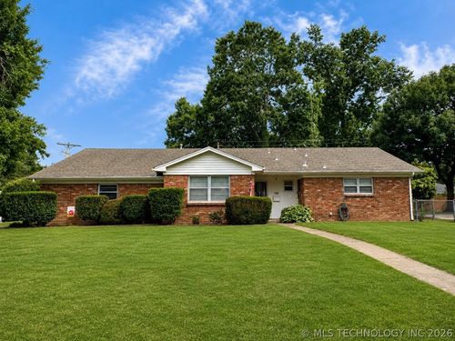 1788 E 56th St, Tulsa, OK, 74105-8805 | Card Image