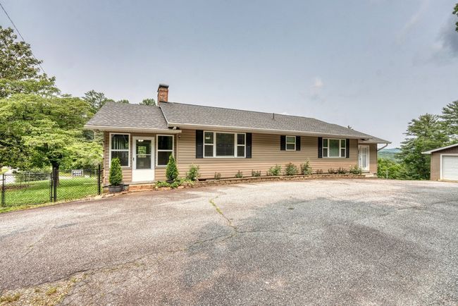 497 Hidden Lake Rd, Home with 2 bedrooms, 2 bathrooms and 2 parking in Blairsville GA | Image 7