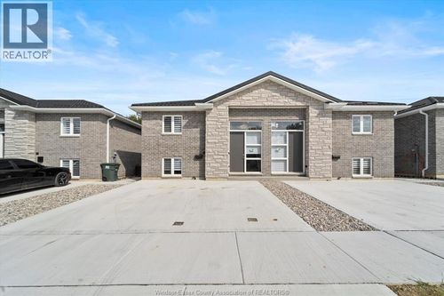 42 Maple St, Kingsville, ON, N9Y1L7 | Card Image