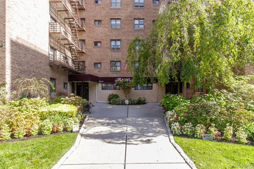 apt-b57-87-15 204th St, Hollis, NY, 11423-1524 | Card Image