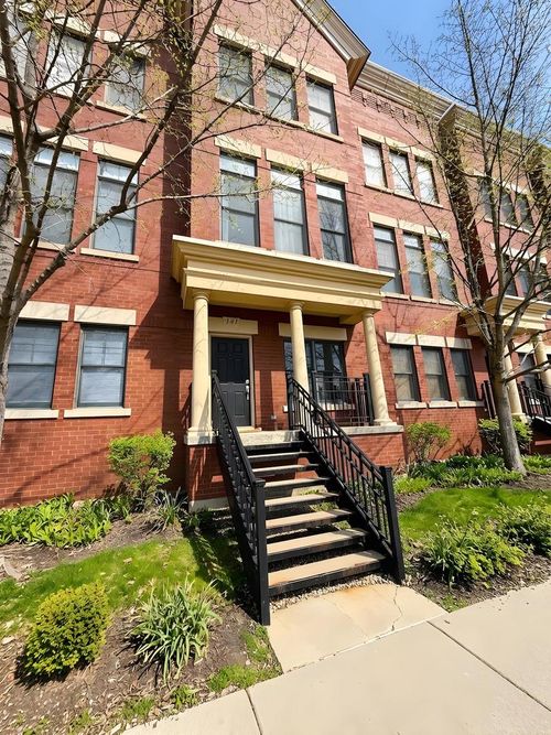 141 S Grove Ave, Elgin, IL, 60120-6407 | Card Image